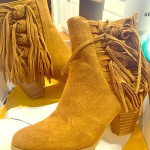 Booties fringe Yellow box 8.5